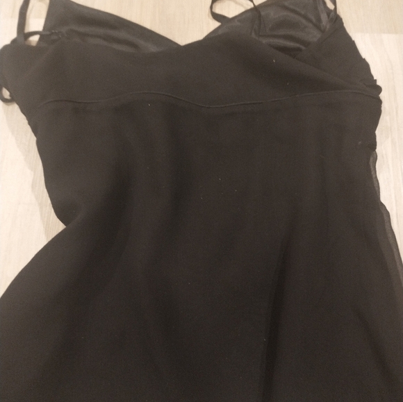 Flirty feminine 100  percent silk‎ top - Picture 6 of 7